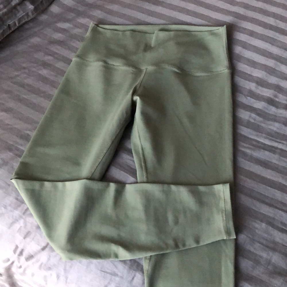 💚SOLD💚 NWOT Halio LA Dreamy Leggings